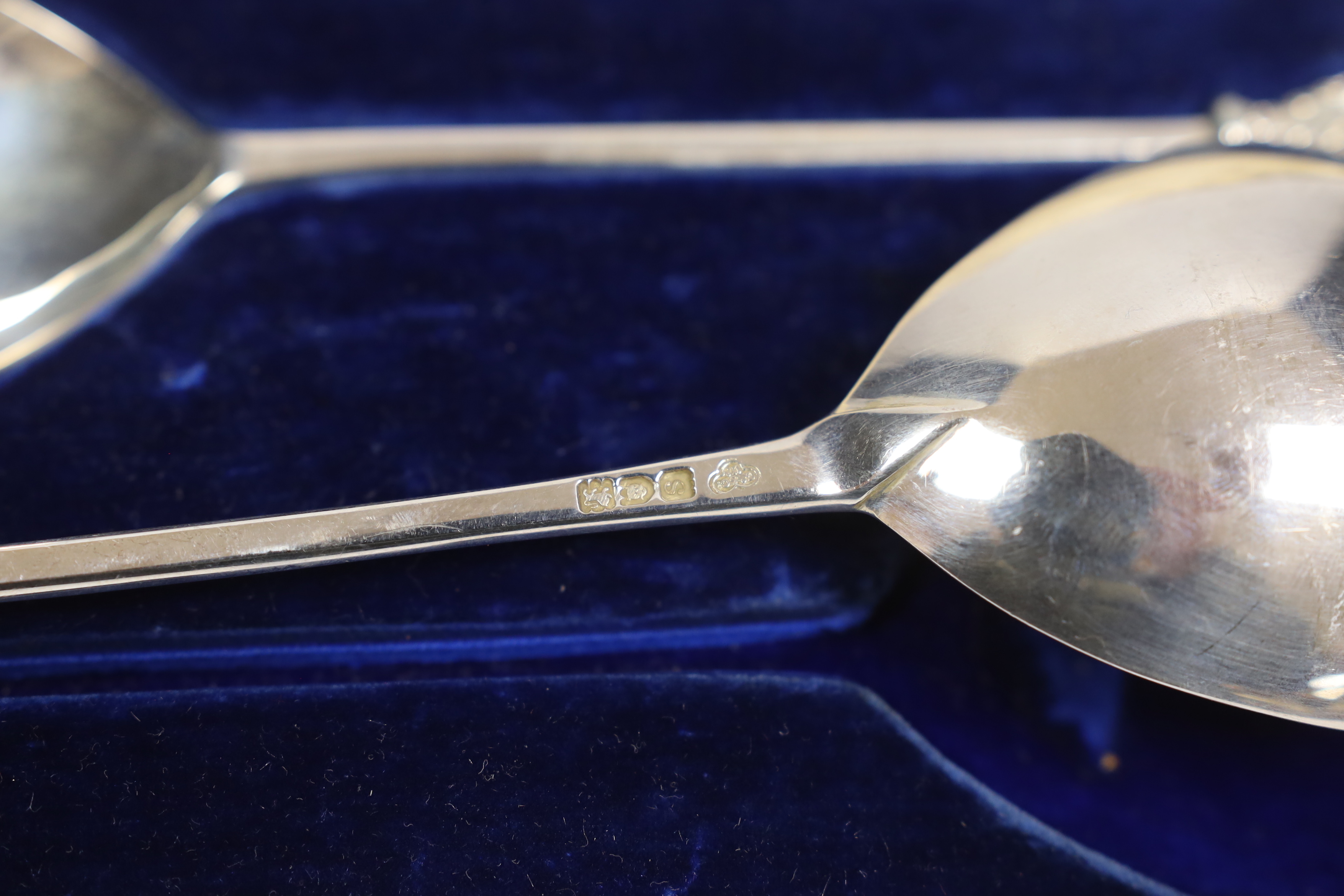 A cased pair of late Victorian silver seal top serving spoons, Goldsmiths & Silversmiths Co Ltd, London, 1893, 19.3cm, 4oz.